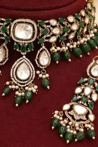 Emerald green kundan moissanite choker set
