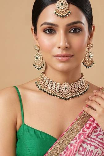 Royal green kundan moissanite choker set with maang tikka