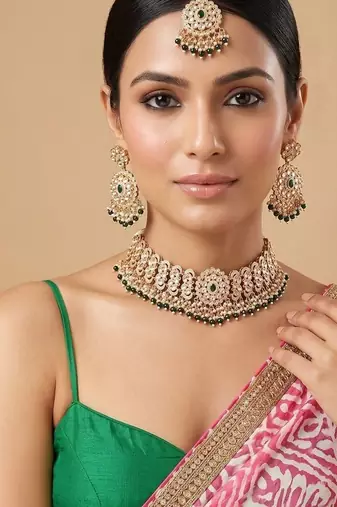 Royal green kundan moissanite choker set with maang tikka