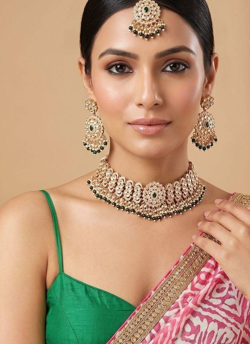 Royal green kundan moissanite choker set with maang tikka