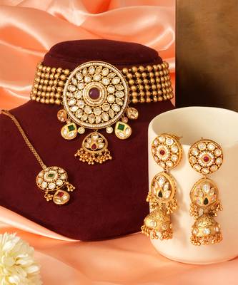 Gold plated royal kundan bridal necklace set with maang tikka 2