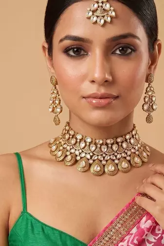 Gold plated kundan semi bridal choker set with maang tikka