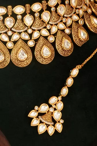Gold plated kundan semi bridal choker set with maang tikka