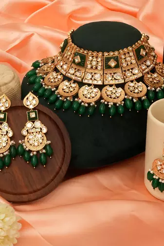 Emerald green kundan bridal choker set with maang tikka