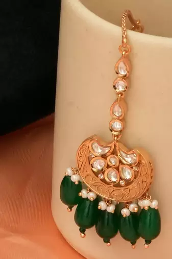 Emerald green kundan bridal choker set with maang tikka