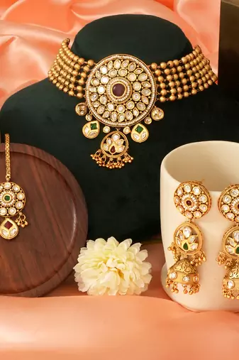 Royal gold plated kundan bridal choker set with maang tikka