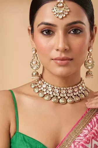 Gold plated regal kundan bridal choker set with maang tikka