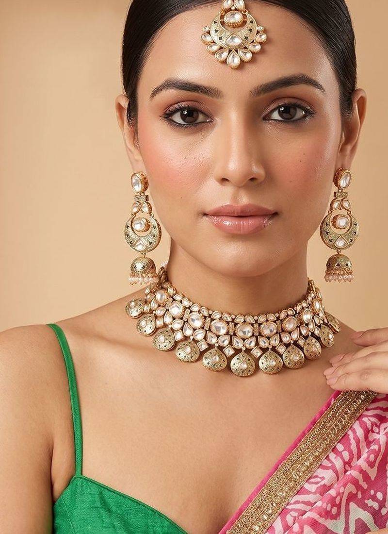 Gold plated regal kundan bridal choker set with maang tikka