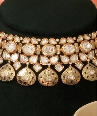 Gold plated regal kundan bridal choker set with maang tikka 3
