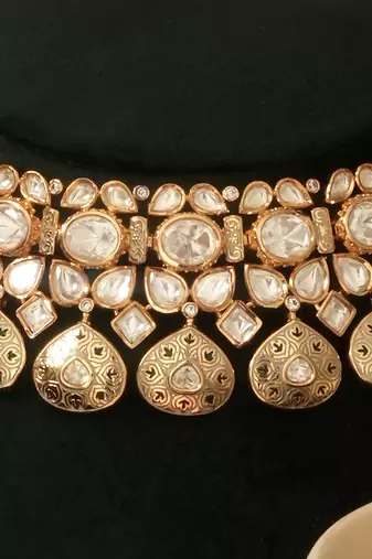 Gold plated regal kundan bridal choker set with maang tikka