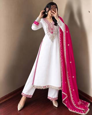 White heavy embroidered kurti pant set with contrast rani pink silk dupatta 3
