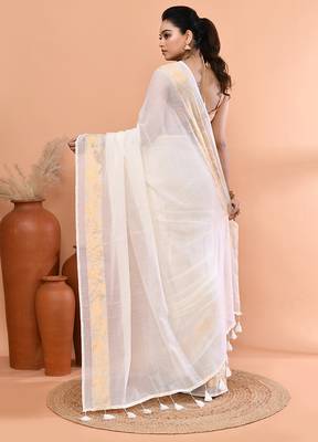 Off white festive cotton blend jamdani saree with running blouse 3