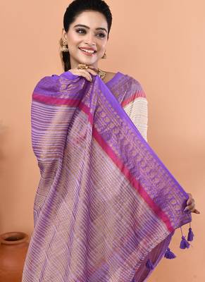 Off white festive cotton blend zari check handloom saree with running blouse 4