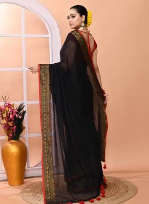 Black festive cotton blend handloom saree with running blouse 5