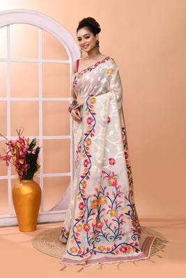 Off white festive wear silk blend multicolor border pallu jamdani saree with running blouse 2