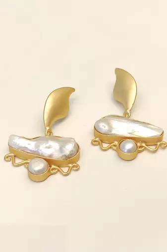 freshwater pearls jewellery baroque pearl drop earrings with gold-tone crescent stud
