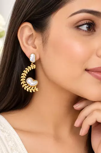 Certified natural freshwater pearls jewellery baroque pearl drop earrings with gold leaf wreath frame