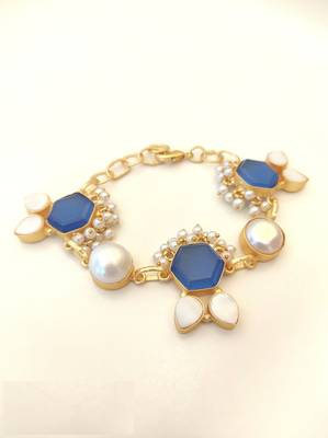 Certified natural freshwater pearls jewellery gold-toned blue hexagon stone & pearl chain bracelet 4