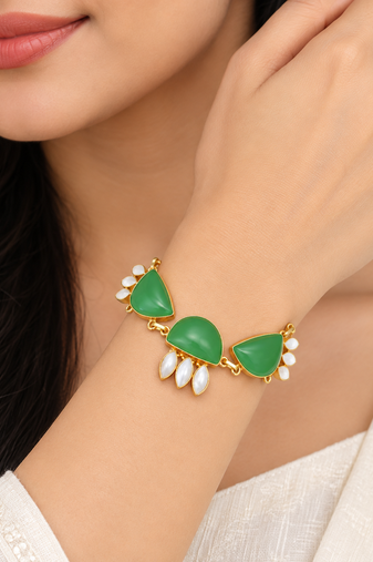 Certified natural freshwater pearls jewellery green stone & mother of pearl gold-tone chain bracelet