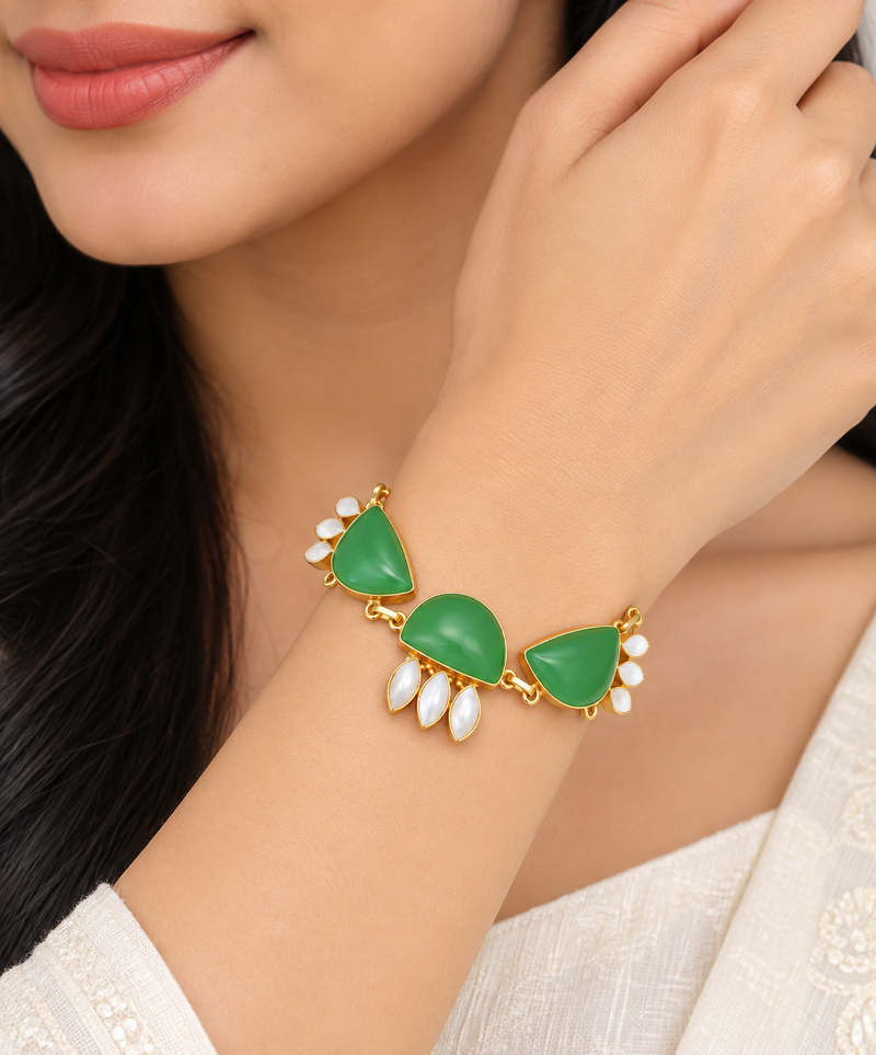 Certified natural freshwater pearls jewellery green stone & mother of pearl gold-tone chain bracelet