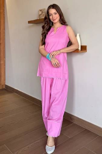 Pink floral printed pure cotton sleeveless kurta farshi salwar set for women