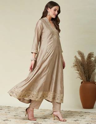 Cream embroidered vichitra silk kurti with pant and duppata set 3