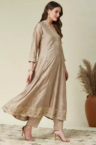 Cream embroidered vichitra silk kurti with pant and duppata set