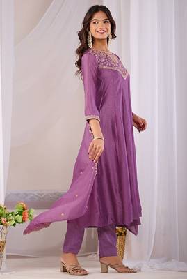 Lavender embroidered vichitra  silk kurti with pant and duppata set 4