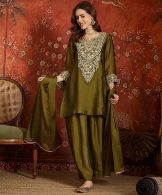 Women purple pure silk embroidered kurta set 1
