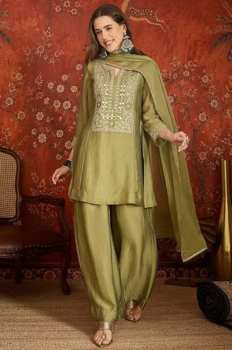 Women green pure silk embroidered kurta set