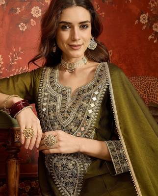 Women purple pure silk embroidered kurta set 2