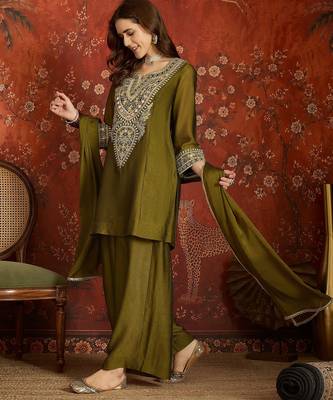 Women purple pure silk embroidered kurta set 3