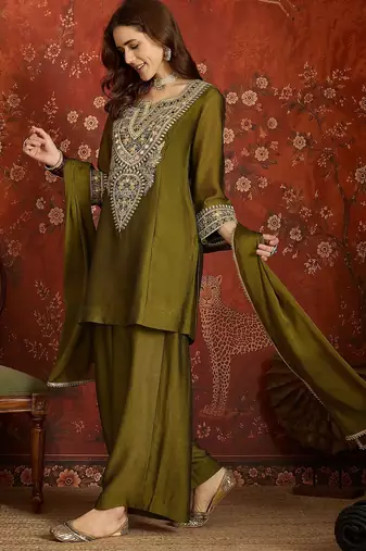 Women purple pure silk embroidered kurta set