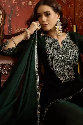 Women green pure silk embroidered kurta set