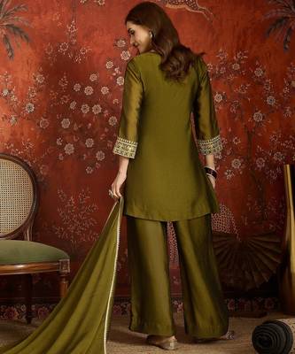 Women purple pure silk embroidered kurta set 5