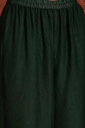 Women green pure silk embroidered kurta set