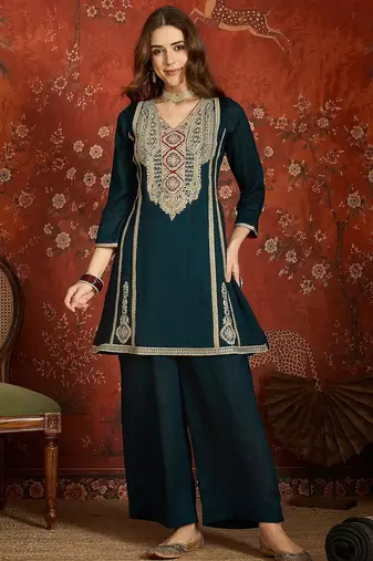 Women teal vichitra silk embroidered kurta set