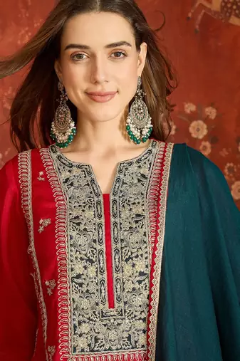 Women fuchsia vichitra silk embroidered kurta set