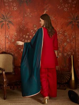 Women fuchsia vichitra silk embroidered kurta set 5
