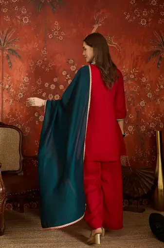 Women fuchsia vichitra silk embroidered kurta set