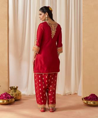 Deep red kurta with salwar and dupatta 4