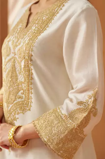 Daisy ivory kurta with salwar and dupatta