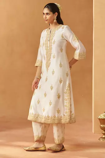 Daisy ivory kurta with salwar and dupatta
