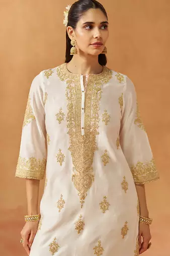 Daisy ivory kurta with salwar and dupatta
