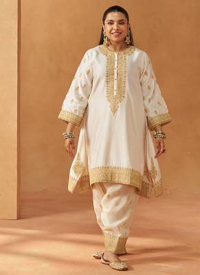 Daisy ivory kaaftan with salwar with dupatta 2