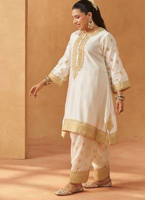 Daisy ivory kaaftan with salwar with dupatta 3