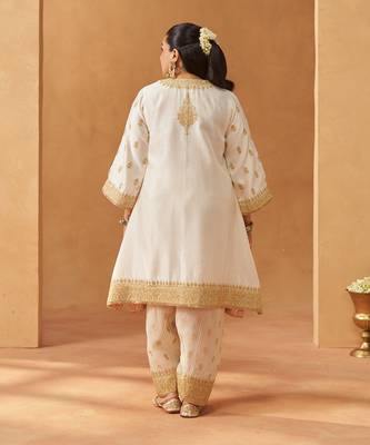 Daisy ivory kaaftan with salwar with dupatta 4