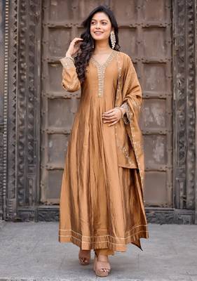 Gold embroidered vichitra silk kurti with pant and duppata set 4
