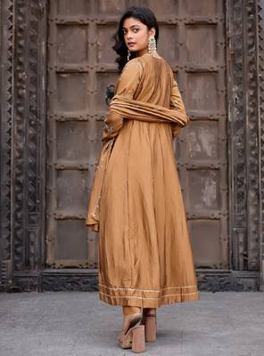 Gold embroidered vichitra silk kurti with pant and duppata set 5