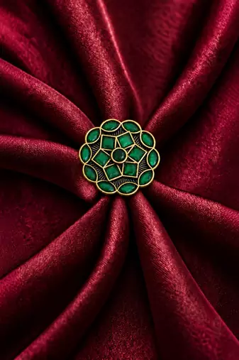 Green geometric floral adjustable finger ring